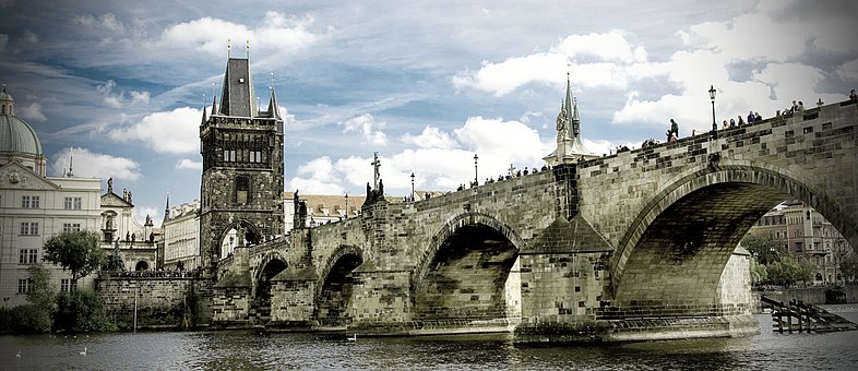 charles-bridge-2819533__340 1